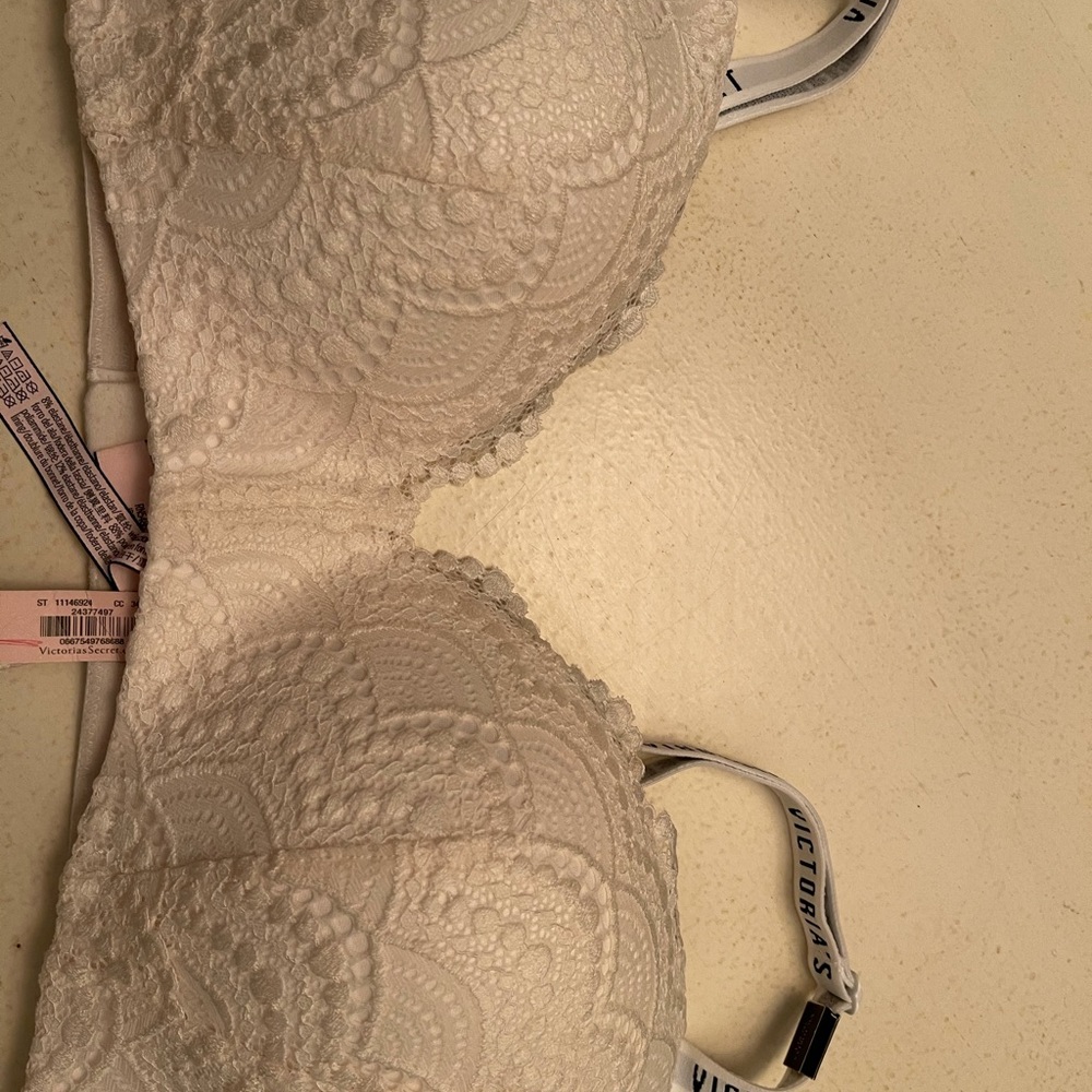 NWT Victoria Secret Bra 38C